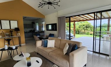 🌿 HERMOSA CASA CON VISTA PANORÁMICA EN COMBIA – VENTA O RENTA