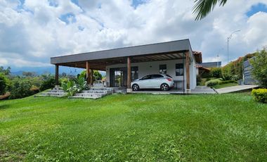 🌿 HERMOSA CASA CON VISTA PANORÁMICA EN COMBIA – VENTA O RENTA