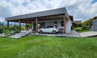 🌿 HERMOSA CASA CON VISTA PANORÁMICA EN COMBIA – VENTA O RENTA