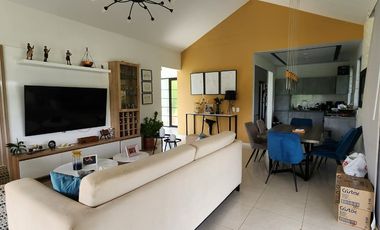 🌿 HERMOSA CASA CON VISTA PANORÁMICA EN COMBIA – VENTA O RENTA