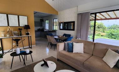 🌿 HERMOSA CASA CON VISTA PANORÁMICA EN COMBIA – VENTA O RENTA