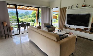 🌿 HERMOSA CASA CON VISTA PANORÁMICA EN COMBIA – VENTA O RENTA