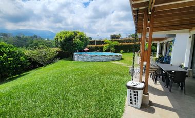 🌿 HERMOSA CASA CON VISTA PANORÁMICA EN COMBIA – VENTA O RENTA