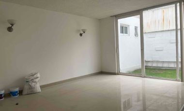 Echegaray casa con jardín, remodelada