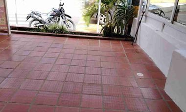 SE ARRIENDA LOCAL EN RIONEGRO, SECTOR LOS COLEGIOS