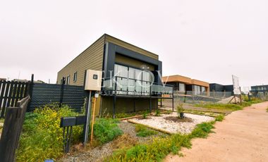Casa Moderna En Mantagua Con Jardín Y Terrazas