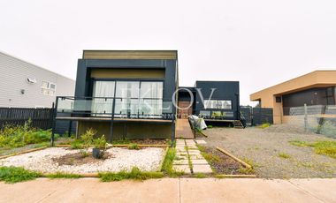 Casa Moderna En Mantagua Con Jardín Y Terrazas