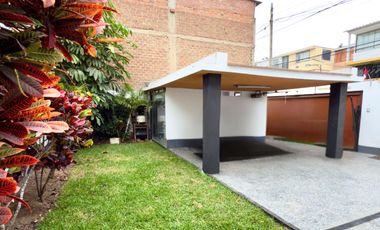 VENDO CASA EN ESQUINA - 2 FRENTES 220 M2 CHORRILLOS