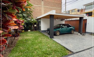 VENDO CASA EN ESQUINA - 2 FRENTES 220 M2 CHORRILLOS