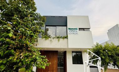 HERMOSA RESIDENCIA EN RENTA A ESTRENAR, de 3 Niveles en Parques Vallarta, dentro de Coto Abeto.