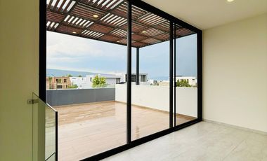 HERMOSA RESIDENCIA EN RENTA A ESTRENAR, de 3 Niveles en Parques Vallarta, dentro de Coto Abeto.