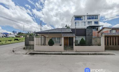 Casa en venta en sector amable maria al norte de la ciudad de Loja cerca cel colegio Eugenio Espejo