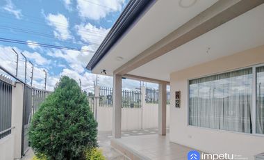 Casa en venta en sector amable maria al norte de la ciudad de Loja cerca cel colegio Eugenio Espejo