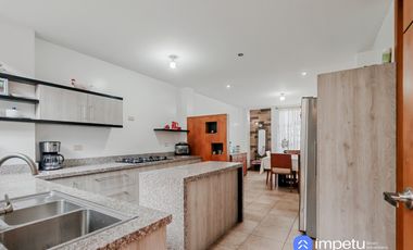 Casa en venta en sector amable maria al norte de la ciudad de Loja cerca cel colegio Eugenio Espejo