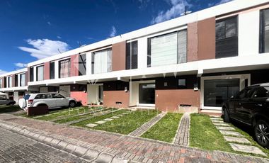 CASA EN VENTA SANGOLQUI DENTRO DE CONJUNTO