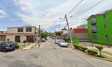 CASA EN RECUPERACIÓN HIPOTECARIA - VALLE DE LOS PINOS, TLALNEPANTLA, ESTADO DE MÉXICO.