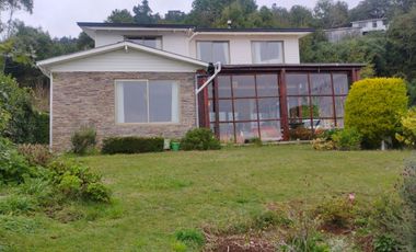 VENDE HERMOSA CASA EN VALDIVIA CON VISTA PANORAMICA