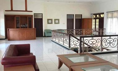 Dijual Villa Tretes siap huni dekat Pasar