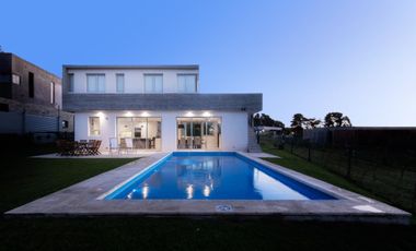 Casa 5 ambientes. Arenas del Sur. Mar del Plata