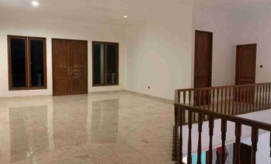 Disewakan Rumah terawat di Kemang, Jakarta Selatan
