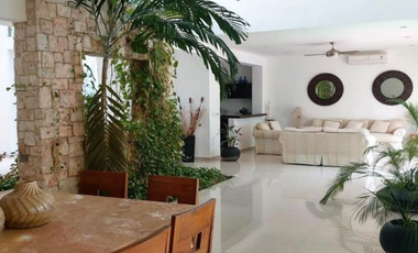 Residencia de lujo en Villa Magna con alberca y amplios jardines — Cancún