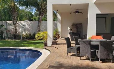 Residencia de lujo en Villa Magna con alberca y amplios jardines — Cancún