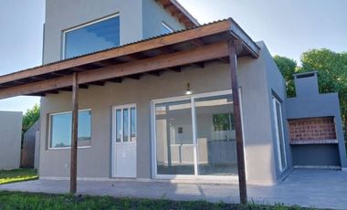 Complejo 4 Cabañas de 3 tres ambientes. Mar de Cobo. Permuta. Financiación.