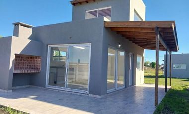 Complejo 4 Cabañas de 3 tres ambientes. Mar de Cobo. Permuta. Financiación.