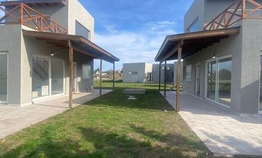 Complejo 4 Cabañas de 3 tres ambientes. Mar de Cobo. Permuta. Financiación.