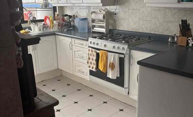 BONITA CASA , FUNCIONAL, UBICADA E ILUMINADA