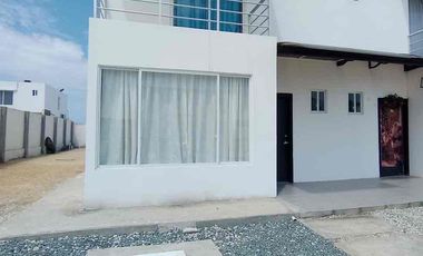 casa dentro urbanización Radisson Blu punta blanca 3 Habitacines  parqueadero  piscina canchas tenis renta por dias o semanas