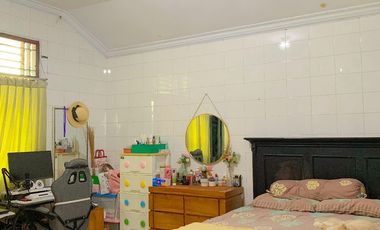 House on the roadside of Mataram city