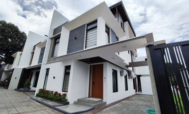 3Storey Modern Elegant Townhouse for Sale in BF homes Paranaque-MD