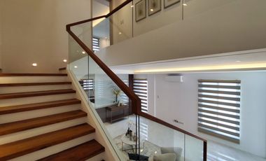 3Storey Modern Elegant Townhouse for Sale in BF homes Paranaque-MD