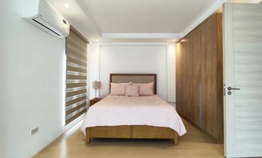 3Storey Modern Elegant Townhouse for Sale in BF homes Paranaque-MD