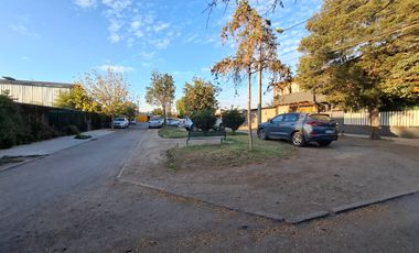 Casa con 170m2 de terreno Pje El Canelo -Plaza interior.