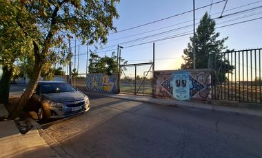 Casa con 170m2 de terreno Pje El Canelo -Plaza interior.