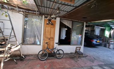 Casa con 170m2 de terreno Pje El Canelo -Plaza interior.