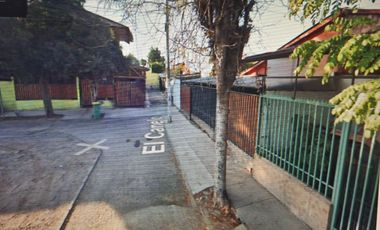 Casa con 170m2 de terreno Pje El Canelo -Plaza interior.