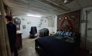 Casa con 170m2 de terreno Pje El Canelo -Plaza interior.