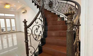 Disewakan Rumah Di Manyar Permai