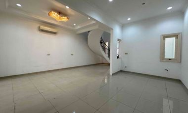 Disewakan Rumah Di Manyar Permai