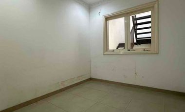 Disewakan Rumah Di Manyar Permai