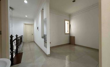 Disewakan Rumah Di Manyar Permai