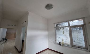 Rumah Di Tengah Kota! Dijual Cepat Lokasi Strategis Sayap Ciateul, Regol, Bandung