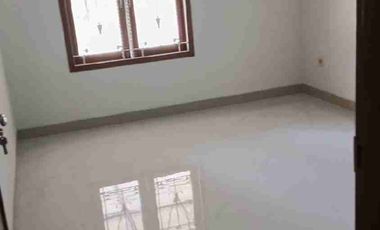 Disewakan Rumah 1,5 Lantai Bagus Luas SHM di Pamulang