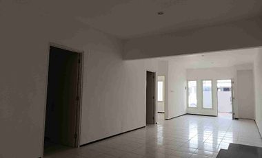 Rumah minimalis sudah renov berpagar di Nirwana Eksekutif dekat Merr