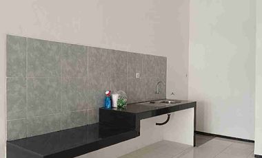 Rumah minimalis sudah renov berpagar di Nirwana Eksekutif dekat Merr