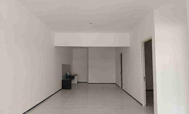 Rumah minimalis sudah renov berpagar di Nirwana Eksekutif dekat Merr