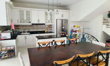 Villa Mewah Furnished, Ada Pool, View Bagus di Rancamaya Bogor